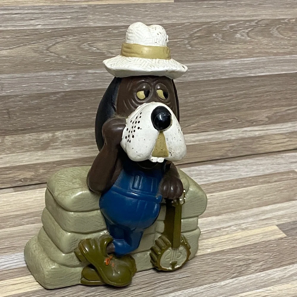 Chuckie cheese Jasper hound Dog Figurine with Hat and Banjo band
